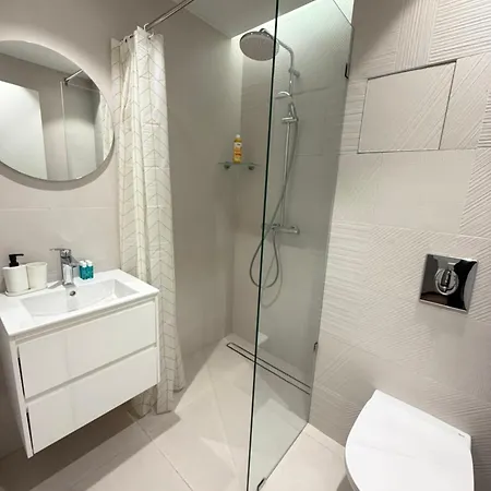 Apartament Genoa Cozy Near Metro Working Desk And Wifi
