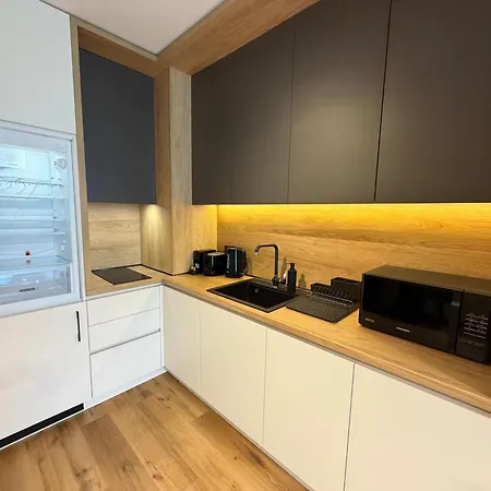 Apartament Genoa Cozy Near Metro Working Desk And Wifi