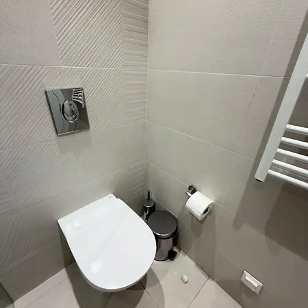 Apartament Genoa Cozy Near Metro Working Desk And Wifi