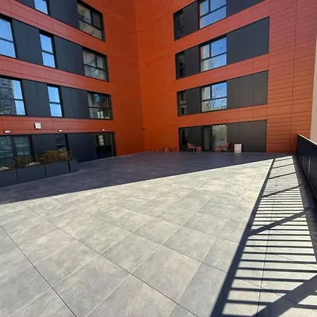Apartament Genoa Cozy Near Metro Working Desk And Wifi
